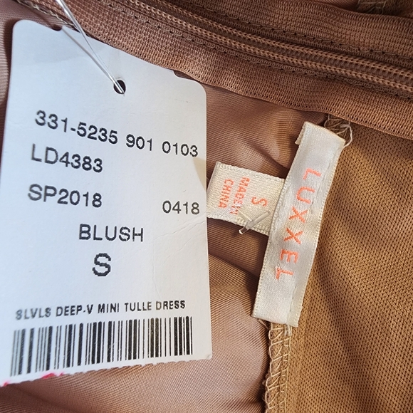 🆕️ Deep-V Tulle Mini Dress - Picture 10 of 15